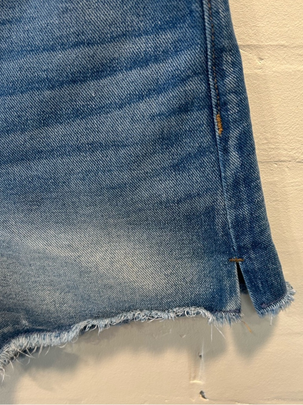 Madewell High-Rise Distressed Denim Raw Edge Shorts Size 24 - Picture 5 of 6